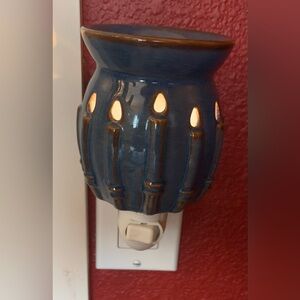 Scentsy Menorah Blue Miini Warmer Wall Plug In With Light